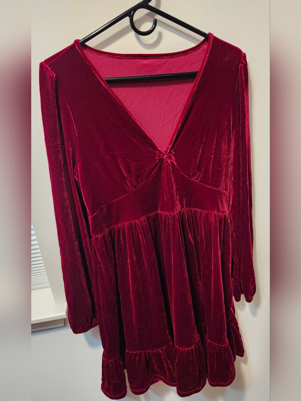 HALARA Red Velvet Long Sleeve V-Neck Dress